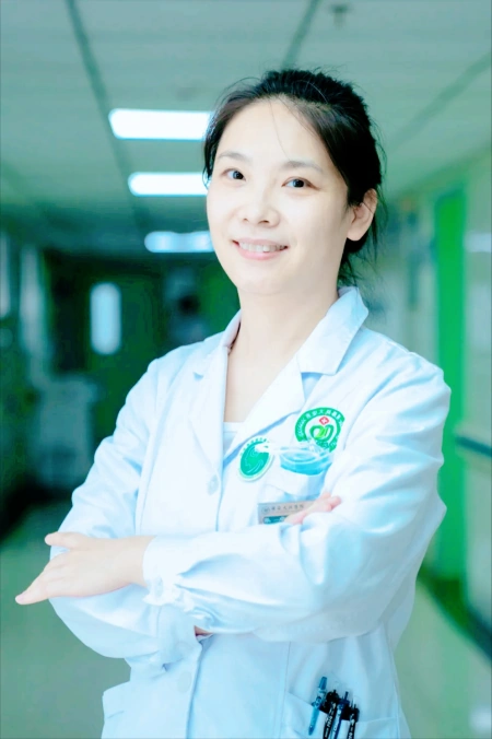 走进大兴的军大人｜张卓：十八般武艺样样精通（内科住院医师）走进大兴的军大人王小红，